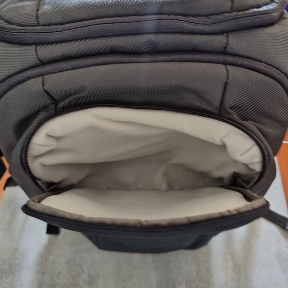 Incase camera backpack - Picture 14 of 17